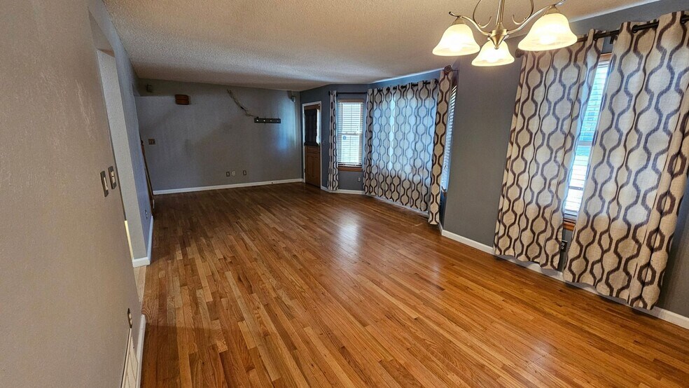 Building Photo - 17703 E Bellewood Dr