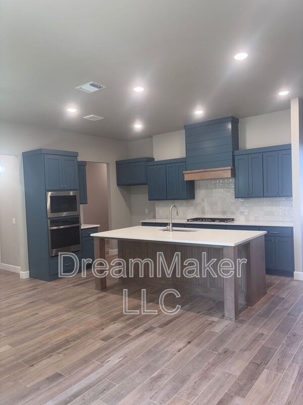Building Photo - 3010 Hollow Crest Ln