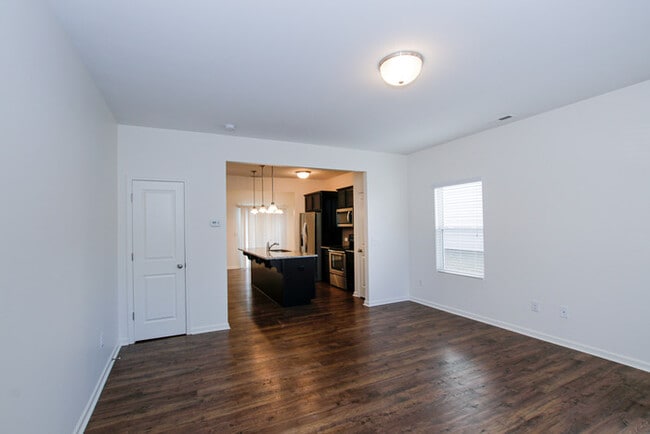 Building Photo - 2BD Townhome minutes from Downtown Pineville & I485 - Ready NOW