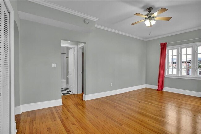 Building Photo - 2117 W Dekle Ave