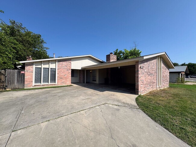 Building Photo - 2209 Wheeler Ave