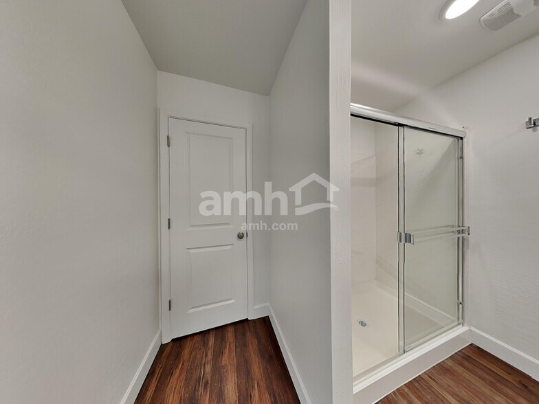 Building Photo - 17110 W Lawrence Ln