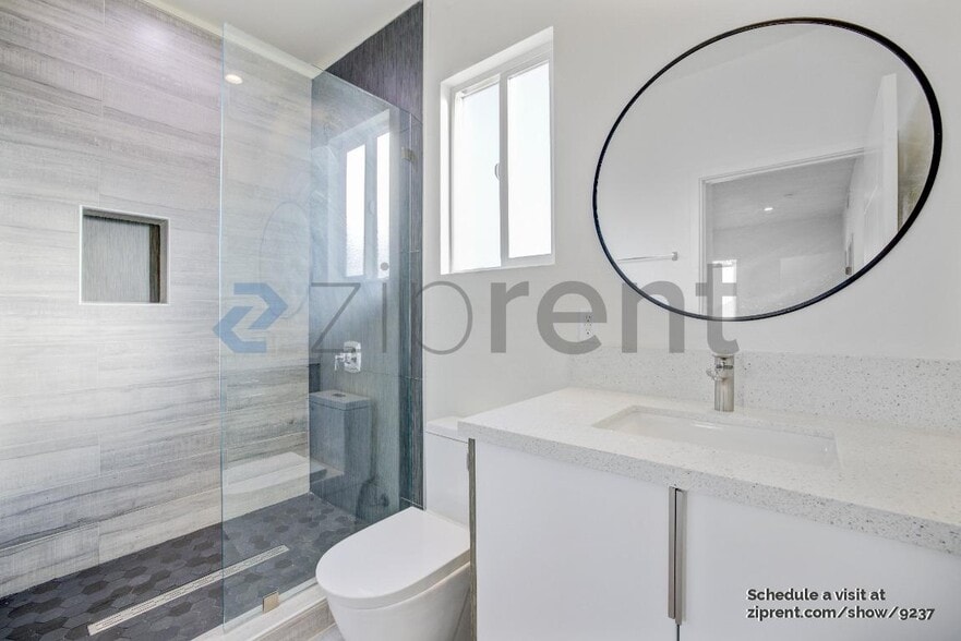 Building Photo - 5637 1/2 Riverton Ave