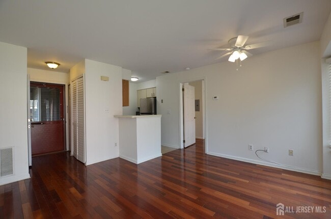 Building Photo - 14 Lear Ct