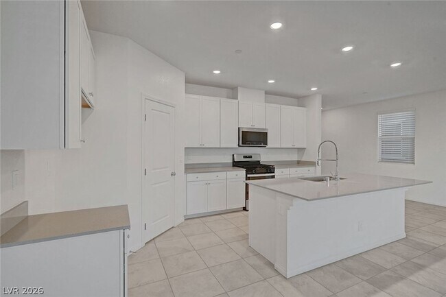 Building Photo - 8454 Vacarez Dr