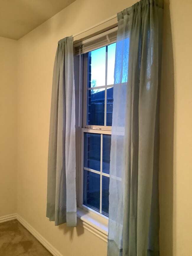 Guest bedroom (west) - 431 Firewood Dr