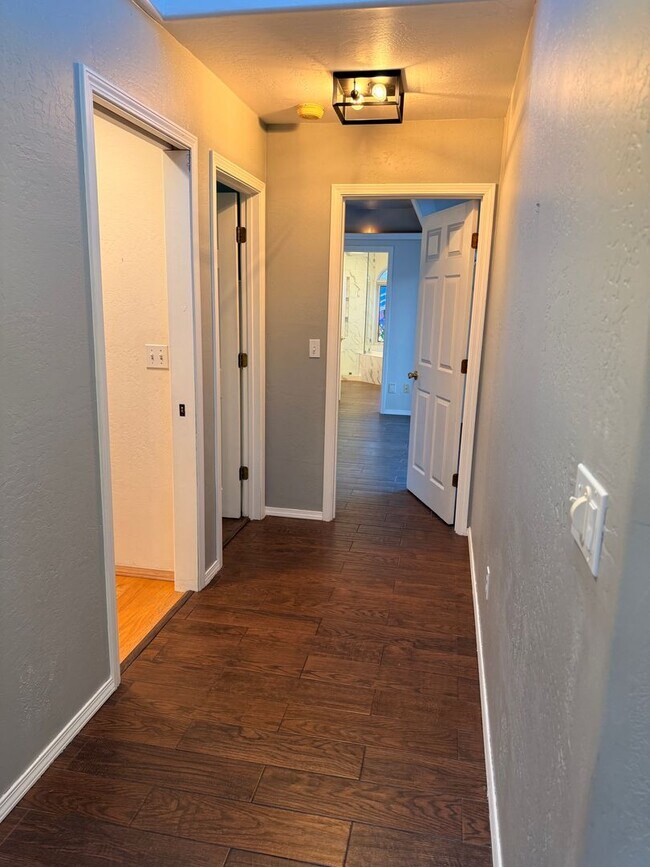 Building Photo - Gorgeous Flagstaff Rental