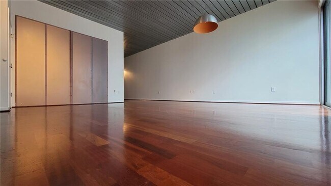 Building Photo - 620 Glen Iris Dr NE