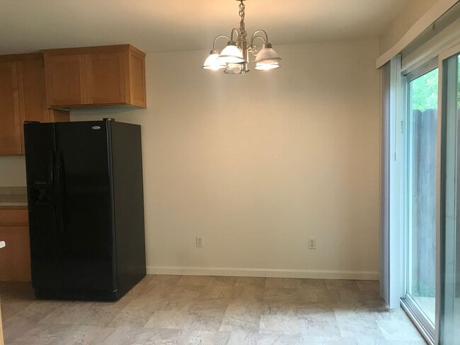 Building Photo - 562 Morgan Dr