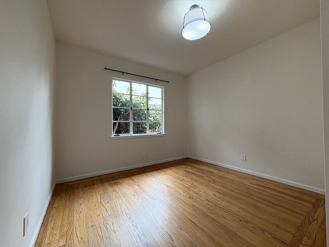 Building Photo - Charming 3-Bedroom Home on Embarcadero Road