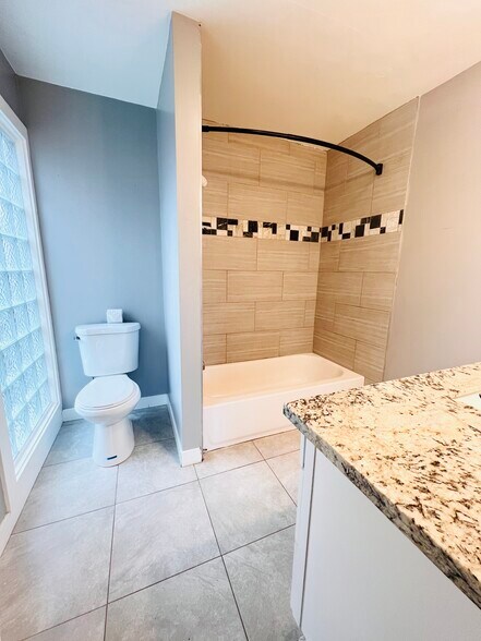 Primary Full Bath - 1202 S Cloverdale St