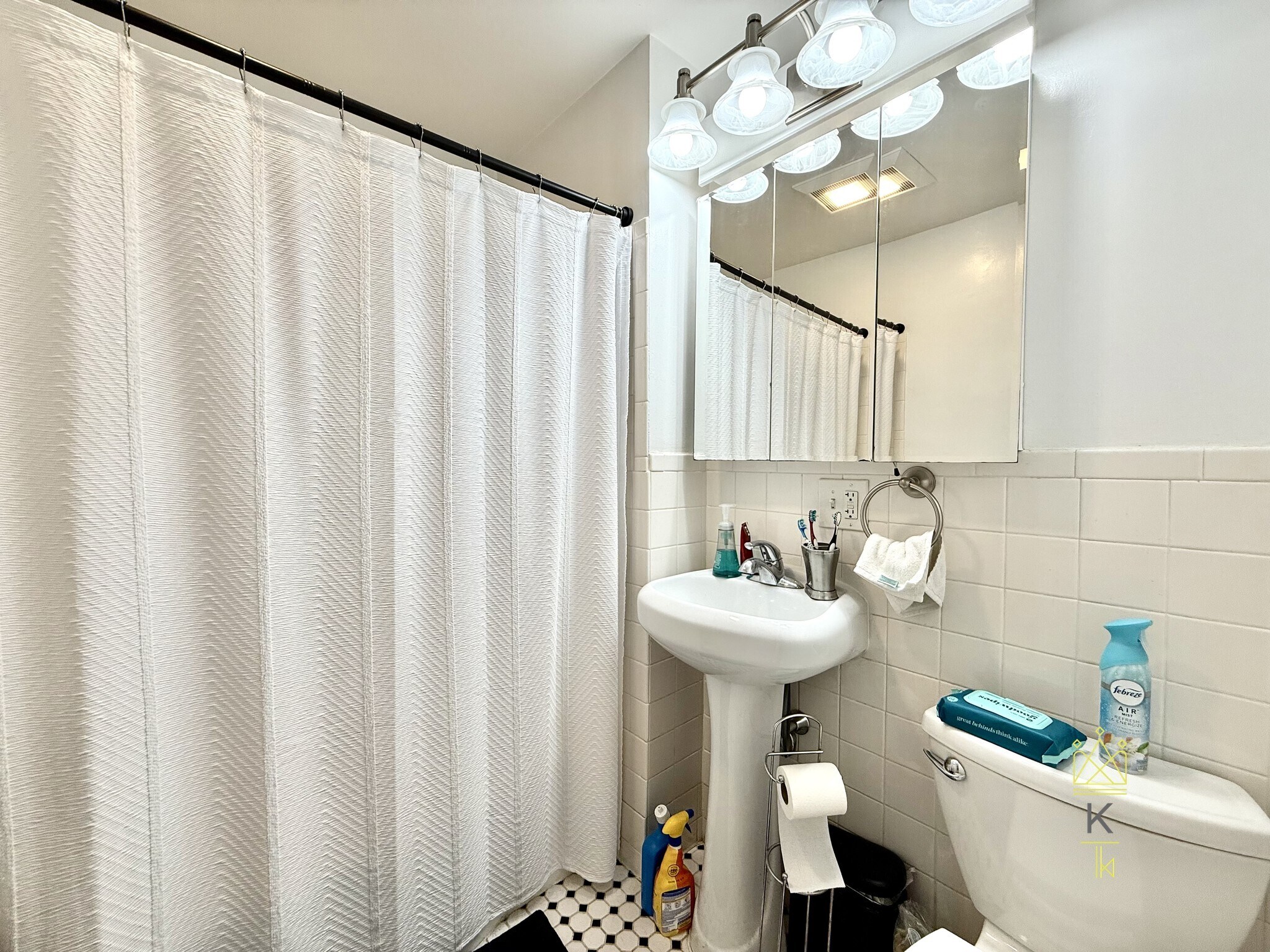 Building Photo - 674 Washington St