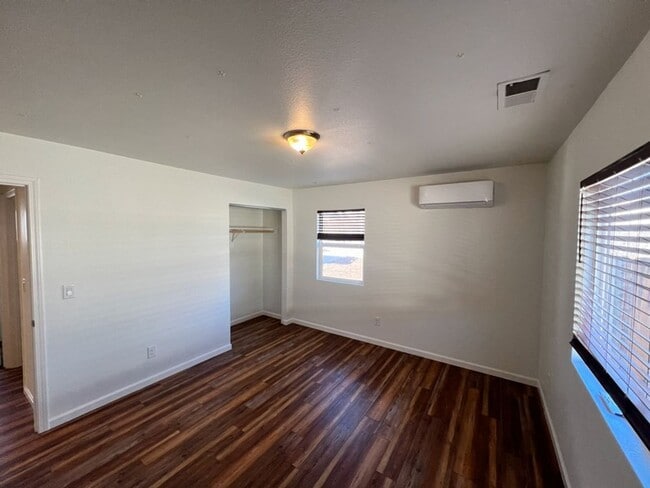 Building Photo - Refreshed Reno Three Bedroom