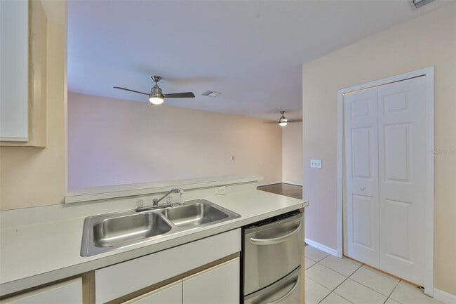 Building Photo - 9805 Carlsdale Dr