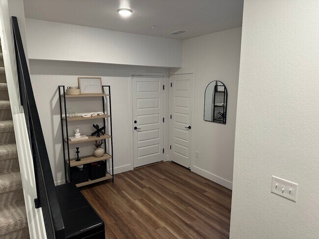 Building Photo - Westminster Station - Almost new- Pride Of Ownership!