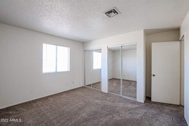 Building Photo - 10024 W Sells Dr
