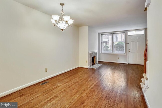 Primary Photo - 538 N West St