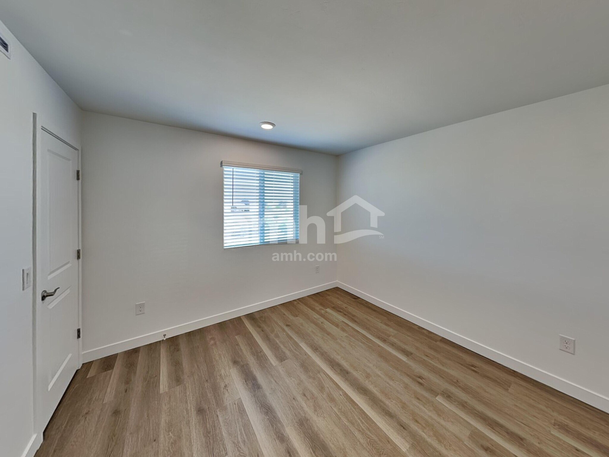 Building Photo - 9658 N Avenida Lucena