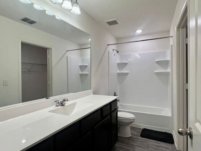 Building Photo - 5410 Rue Girard