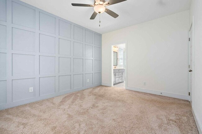 Building Photo - 854 Village Dr