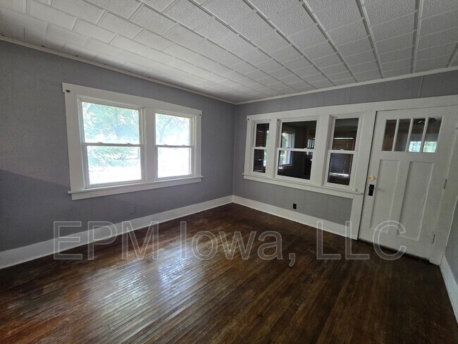 Building Photo - 543 Sumner St
