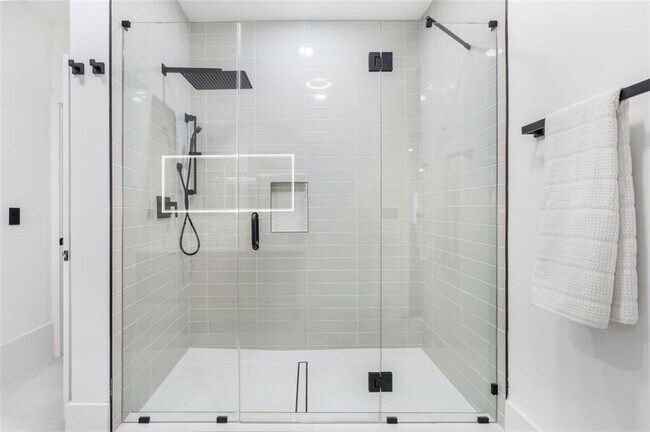 Building Photo - 507 Karen Ln