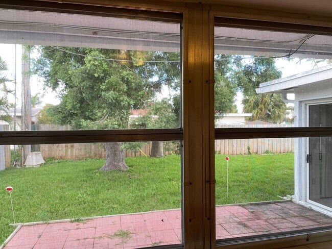 Building Photo - Easy Living in Palm Beach Gardens—Minutes ...