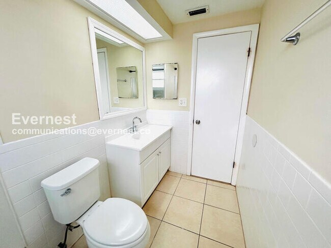 Building Photo - 1126 Normandy Blvd