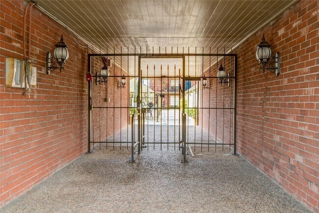 Building Photo - 11540 Chimney Rock Rd