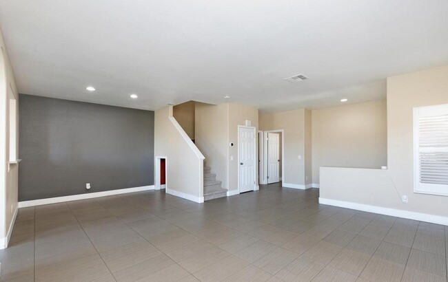 Building Photo - 6313 Avenida De Las Vistas