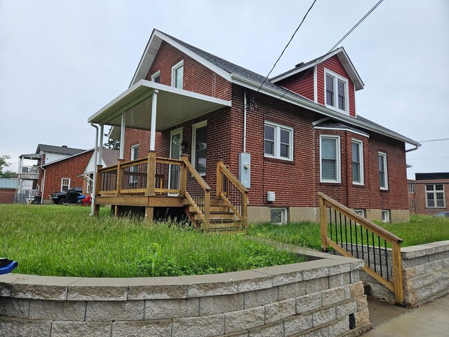 Building Photo - Charming 4BR/2.5BA Home in Historic Washington, MO - Walk to the Riverfront!