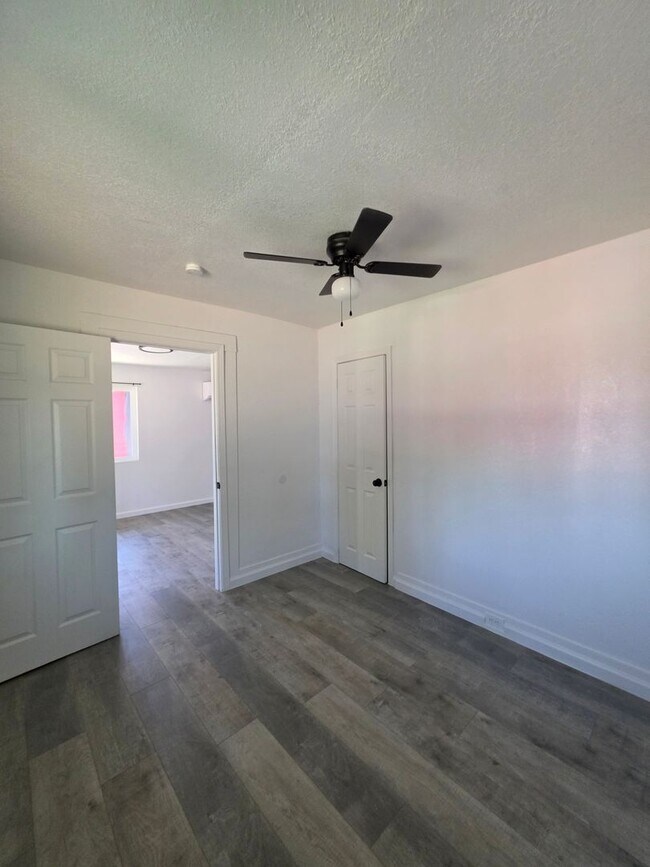 Building Photo - 3 Bedroom 1 Bath Home