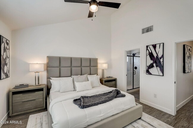 Building Photo - 3645 E Earll Dr