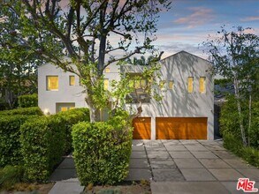 Building Photo - 211 S Valley St