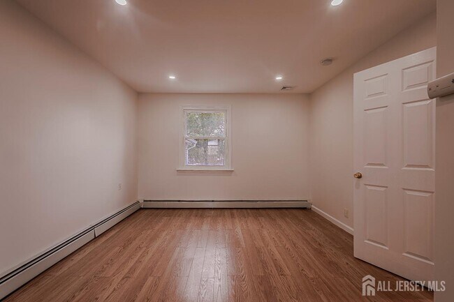 Building Photo - 253 9th St