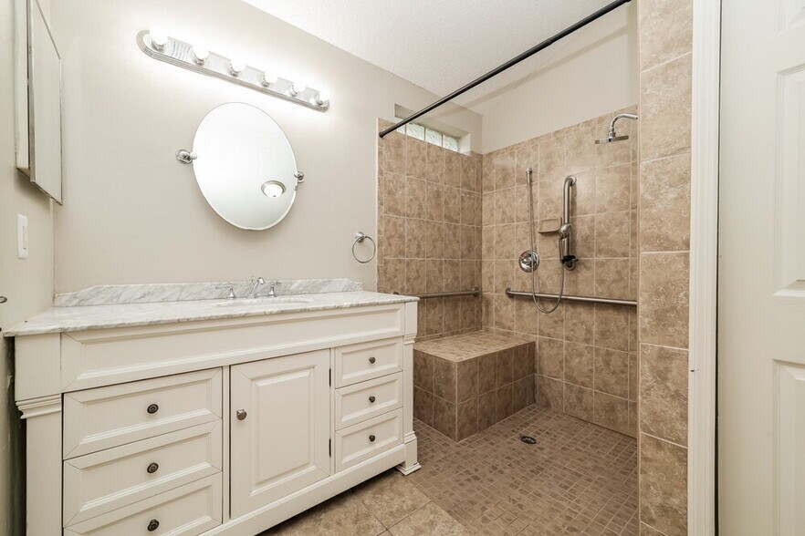 Building Photo - 6713 Summer Cove Dr