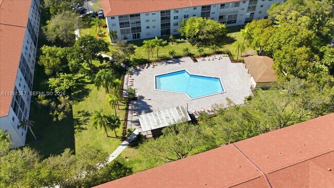 Building Photo - 1400 SW 124th Terrace