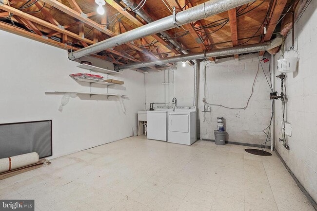 Building Photo - 2006 Lakebreeze Way