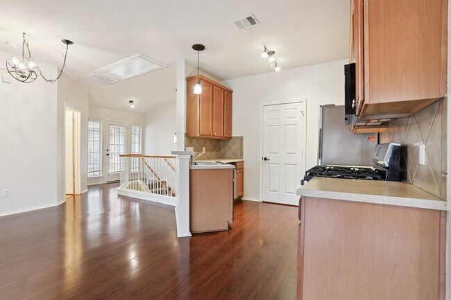 Building Photo - 16100 S Great Oaks Dr