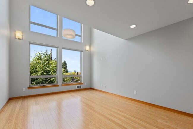 Building Photo - Air Conditioned West Seattle Live/Work Tow...