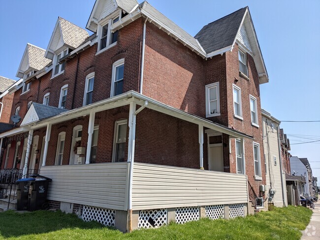 Building Photo - 200 Stanbridge St
