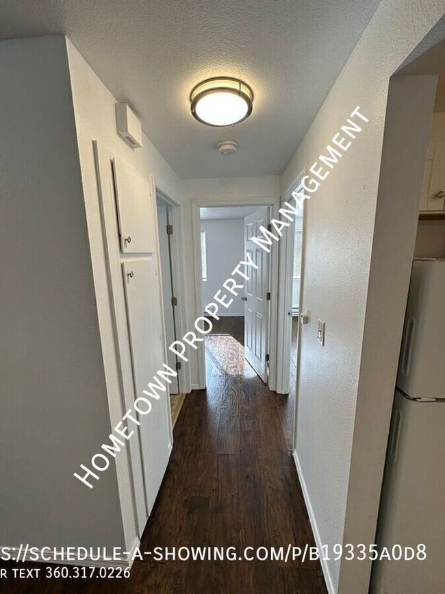 Building Photo - Lower Level 2 Bedroom Apartment with W/S/G...