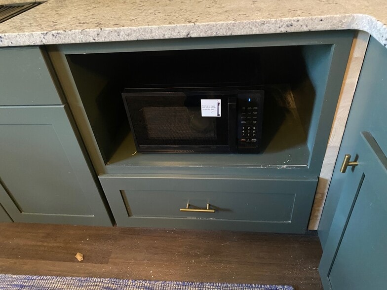 Microwave and Keurig - 420 Cardigan Cir SW