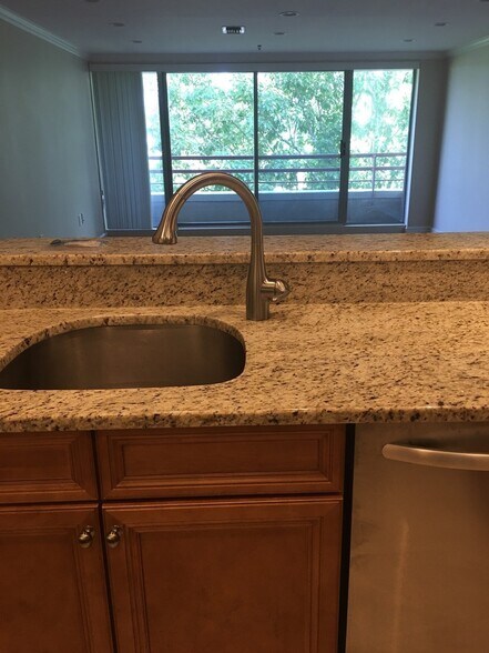 Building Photo - 193 Oak St