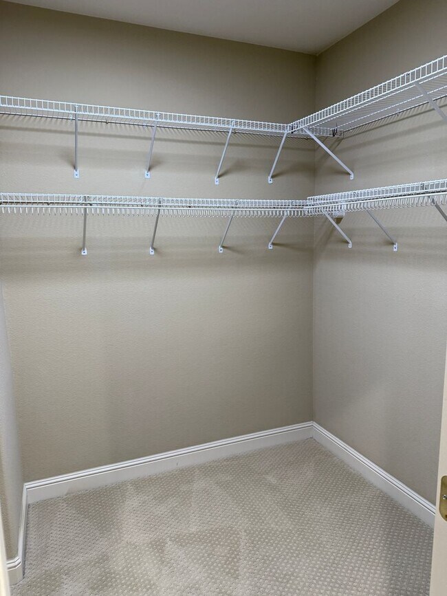 Building Photo - Beautiful 3 bedroom plus loft and office in highly sought Serrano community!