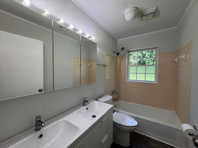 Building Photo - 78 Bonita Dr