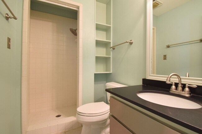 Building Photo - Hart Ln 6489