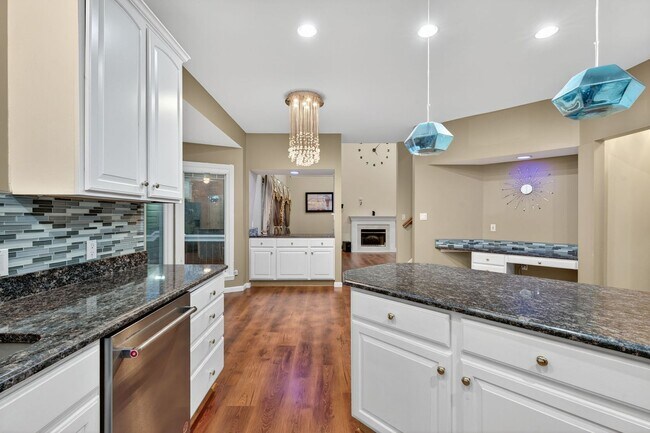 Building Photo - Stunning 4,166 Sq. Ft. Home in Westridge O...