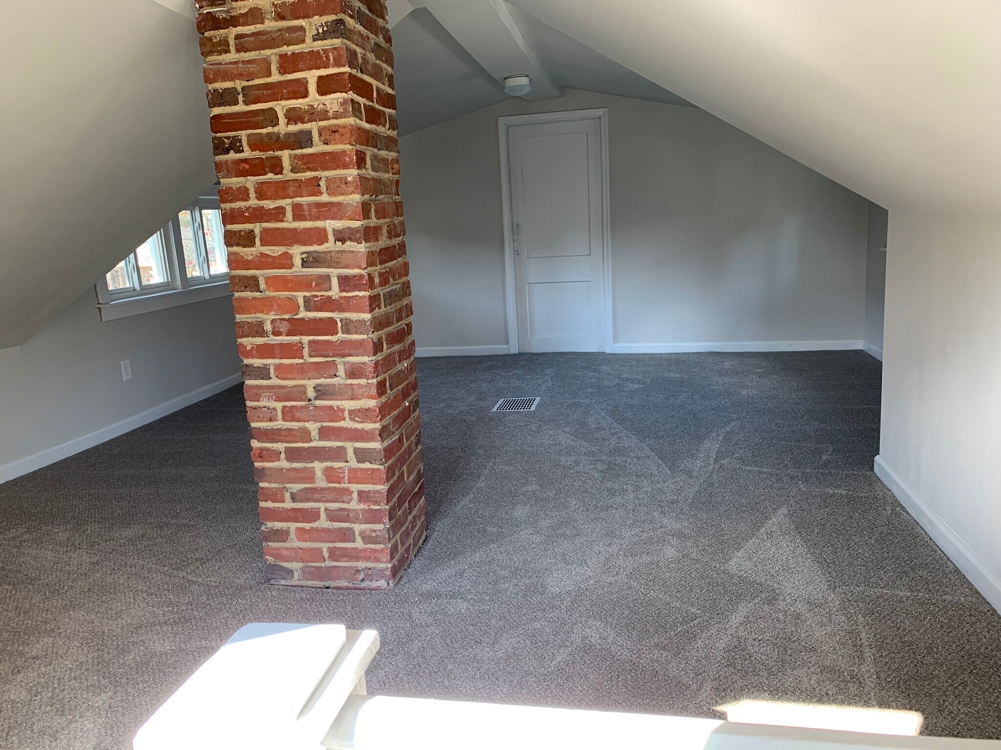 Building Photo - 126 E. Ormond Ave