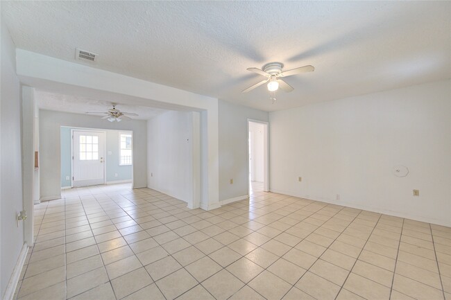 Building Photo - 10717 Pillot St